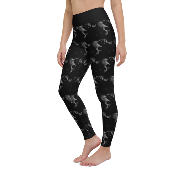 Black Skulls Leggings, Yoga Pants